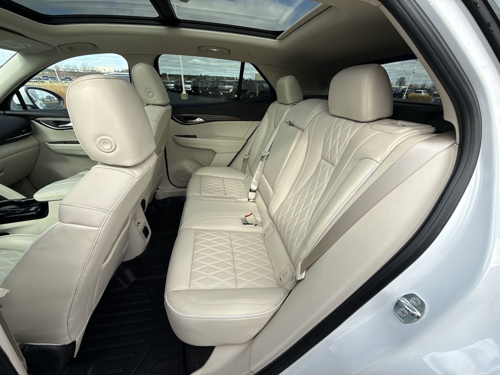 Used 2023 Buick Envision Avenir image 23