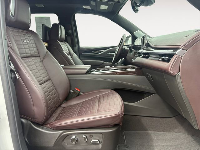 Certified 2024 Cadillac Escalade ESV Premium Luxury Platinum w/ Heavy-Duty Trailer Package AWD/4WD image 15