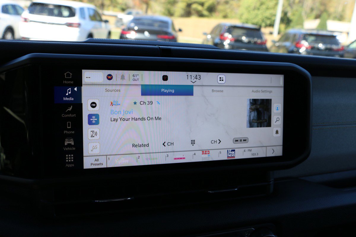 Used 2025 Jeep Gladiator Sport image 18