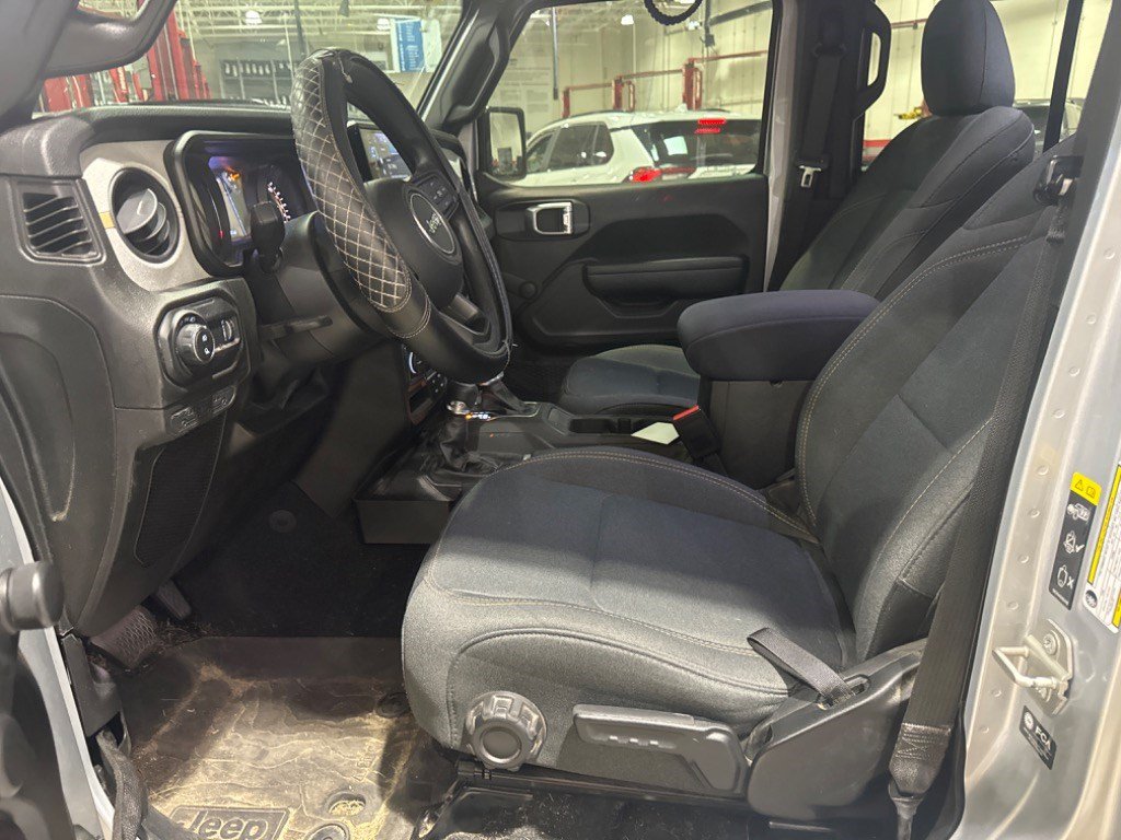 Used 2024 Jeep Gladiator Sport AWD/4WD image 3