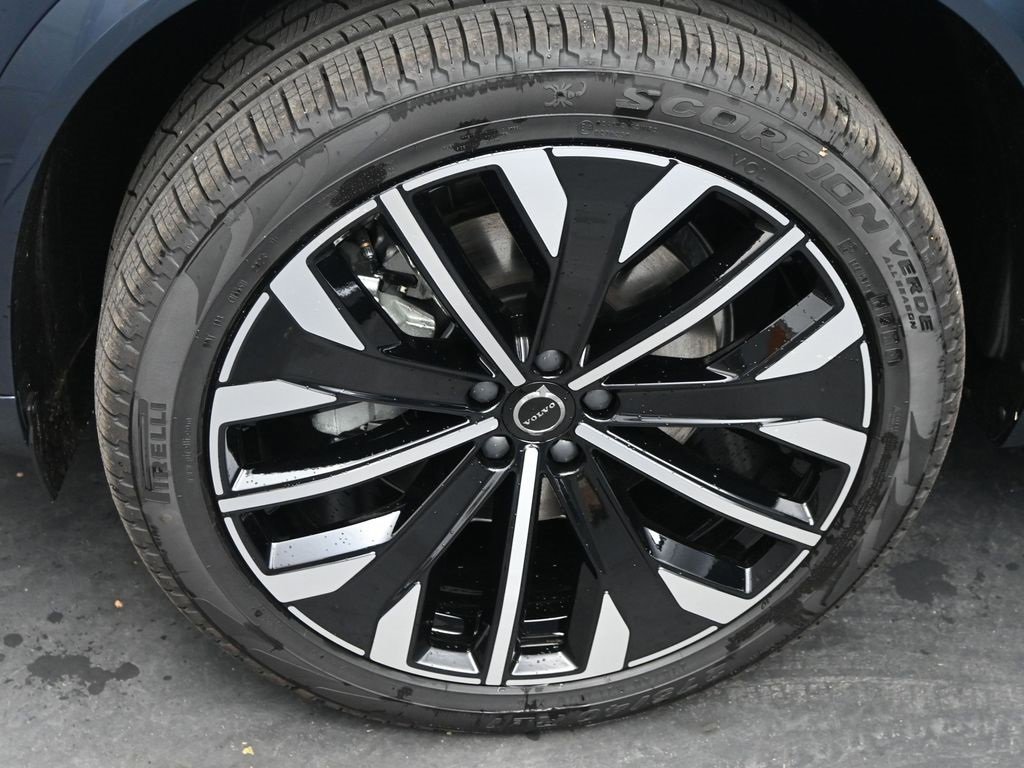 New 2026 Volvo XC90 B6 Plus w/ Protection Package Premier image 9