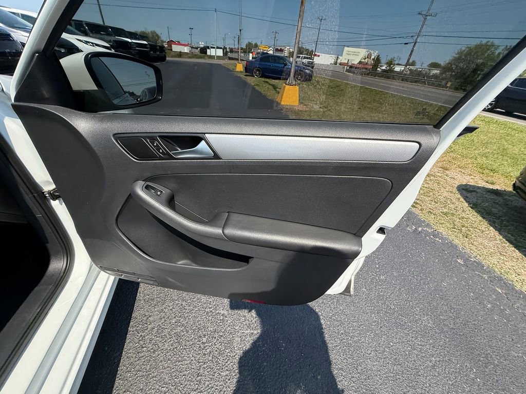 Used 2017 Volkswagen Jetta SE image 22
