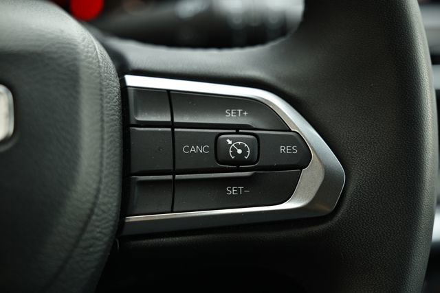 Used 2024 Jeep Compass Latitude image 33