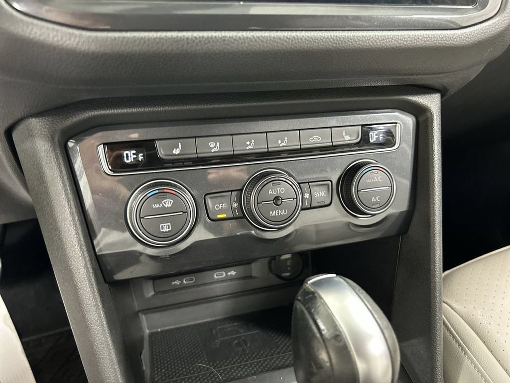Used 2021 Volkswagen Tiguan SE w/ Panoramic Sunroof Package AWD/4WD image 16