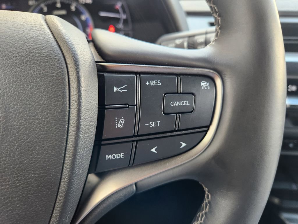 Used 2019 Lexus UX 200 w/ Premium Package image 30