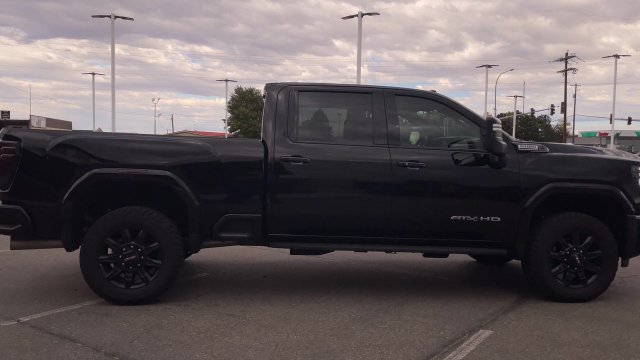 Used 2026 GMC Sierra 3500 AT4 w/ AT4 Premium Plus Package AWD/4WD image 2