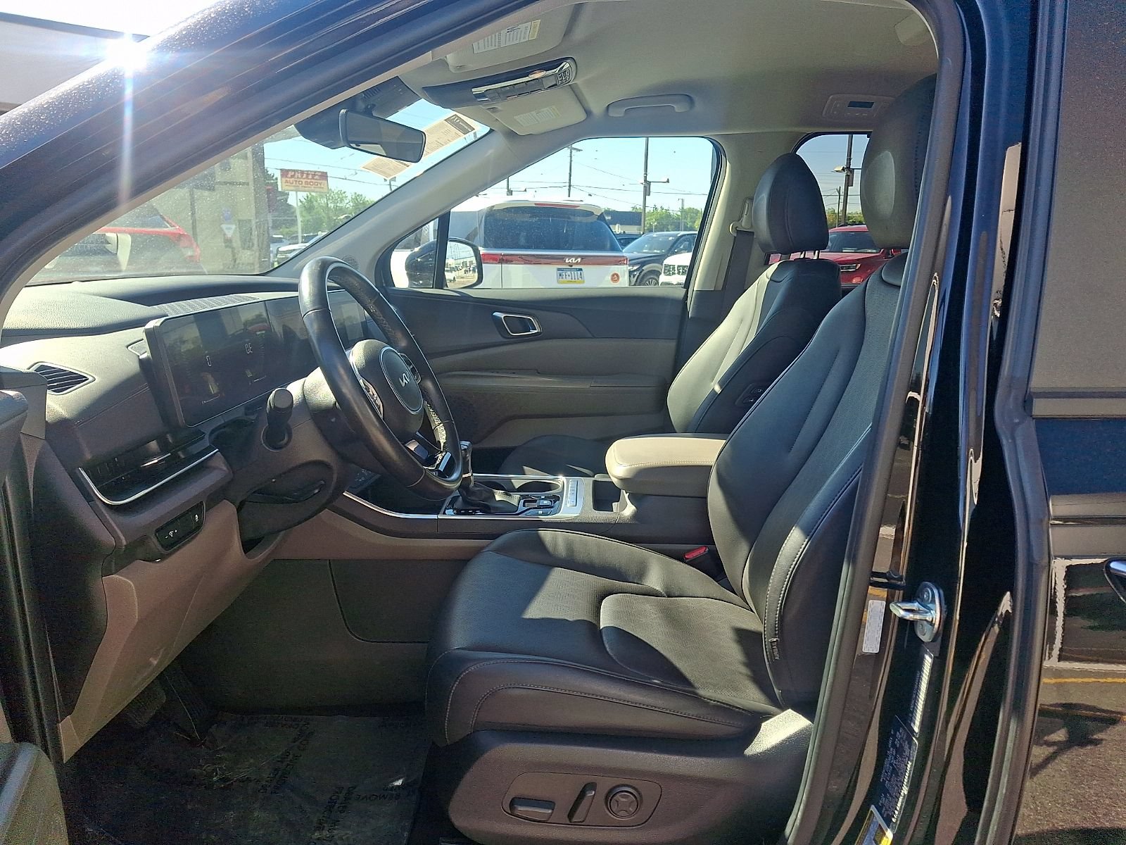 Certified 2025 Kia Carnival EX FWD image 13
