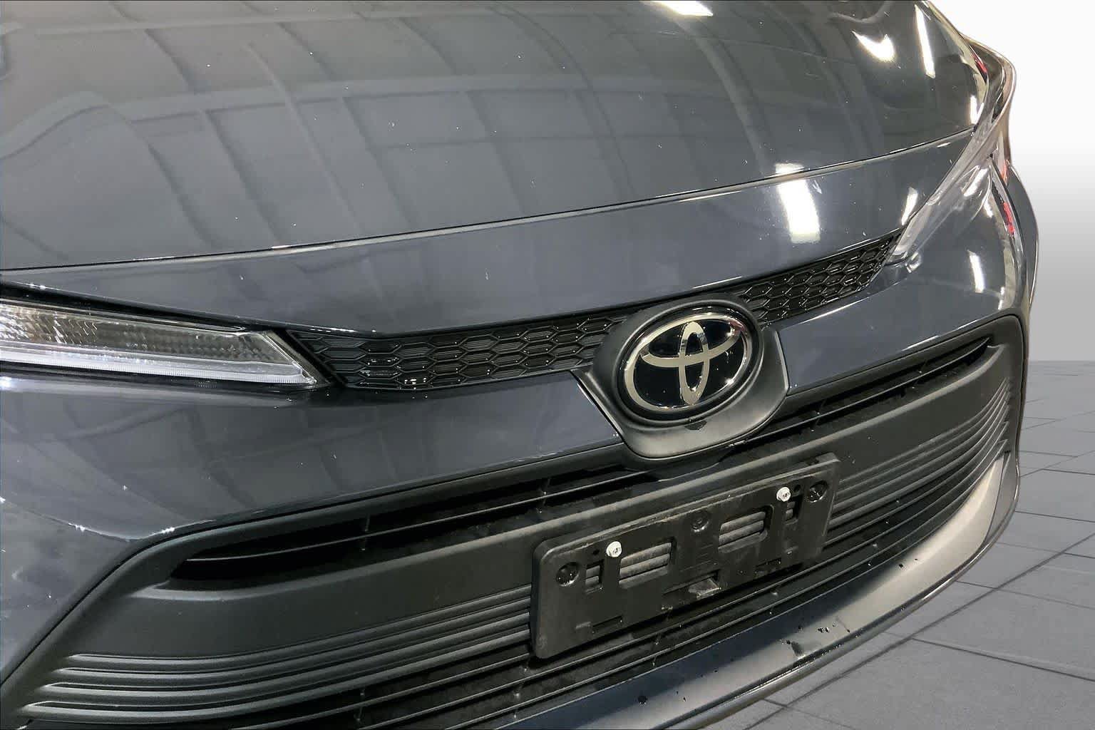 Used 2023 Toyota Corolla LE FWD image 30