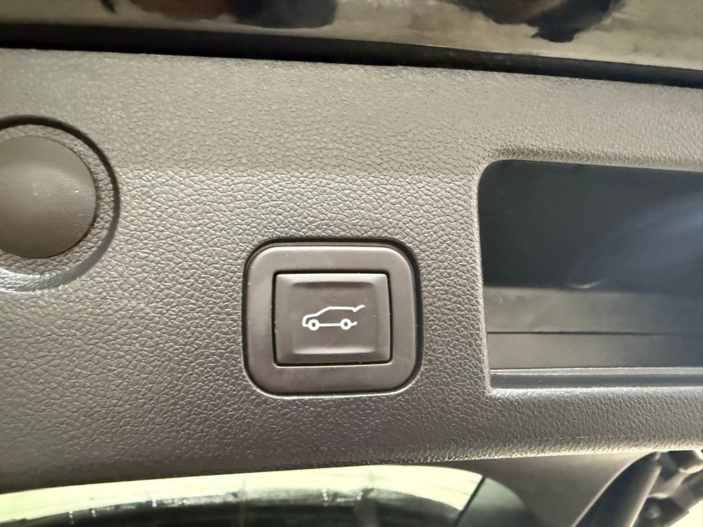 Used 2025 Chevrolet Equinox LT w/ Convenience Package II image 10