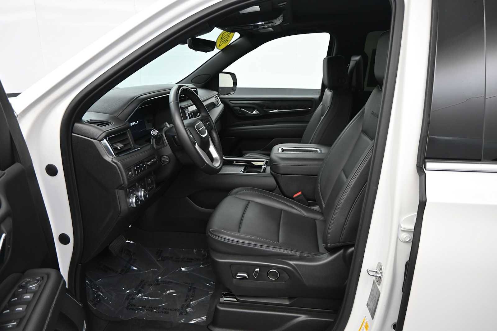 Used 2023 GMC Yukon Denali w/ Denali Reserve Package AWD/4WD image 11