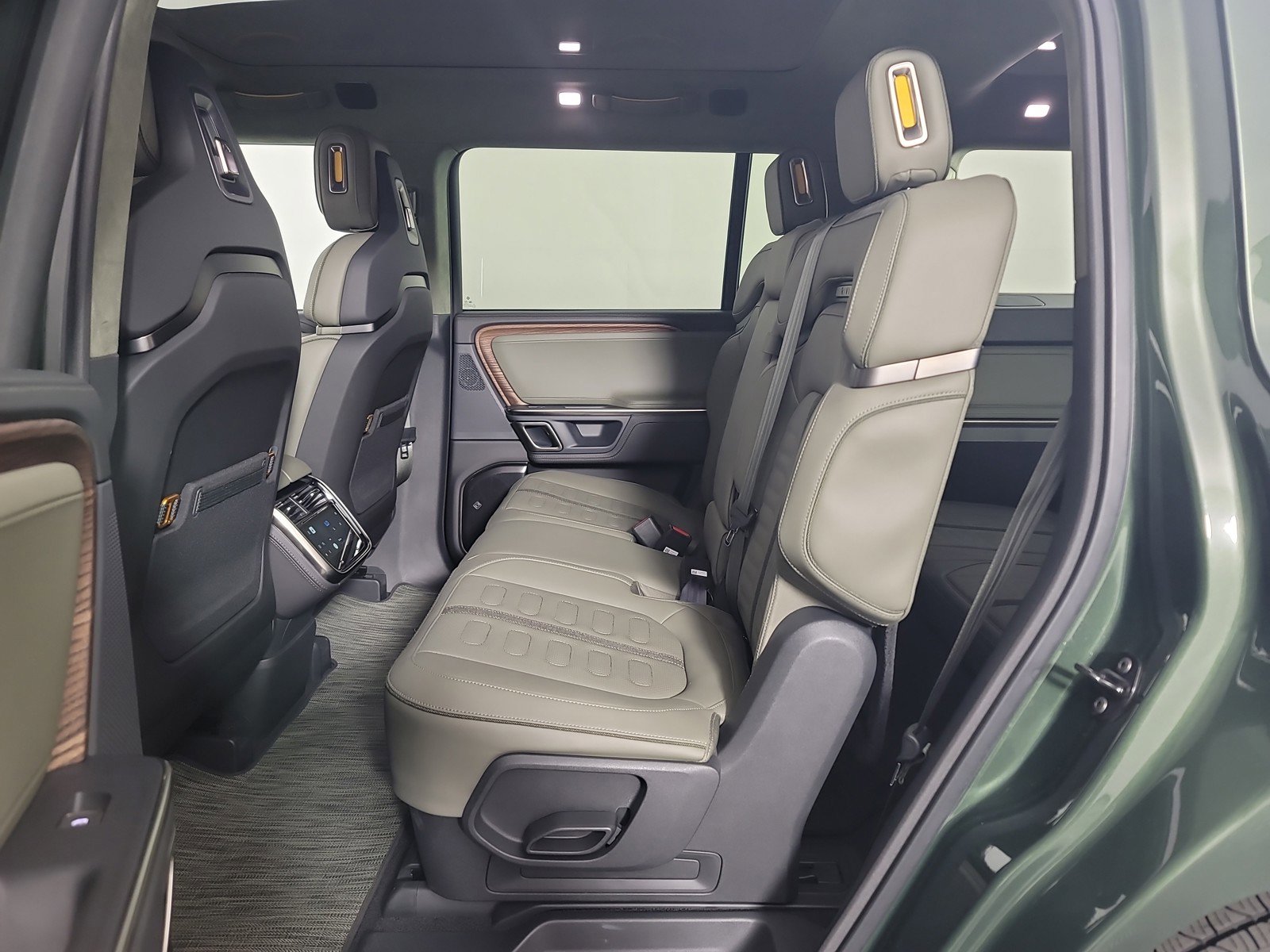 Used 2023 Rivian R1S Adventure AWD/4WD image 21
