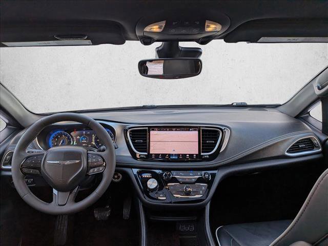 Used 2025 Chrysler Pacifica Limited image 22