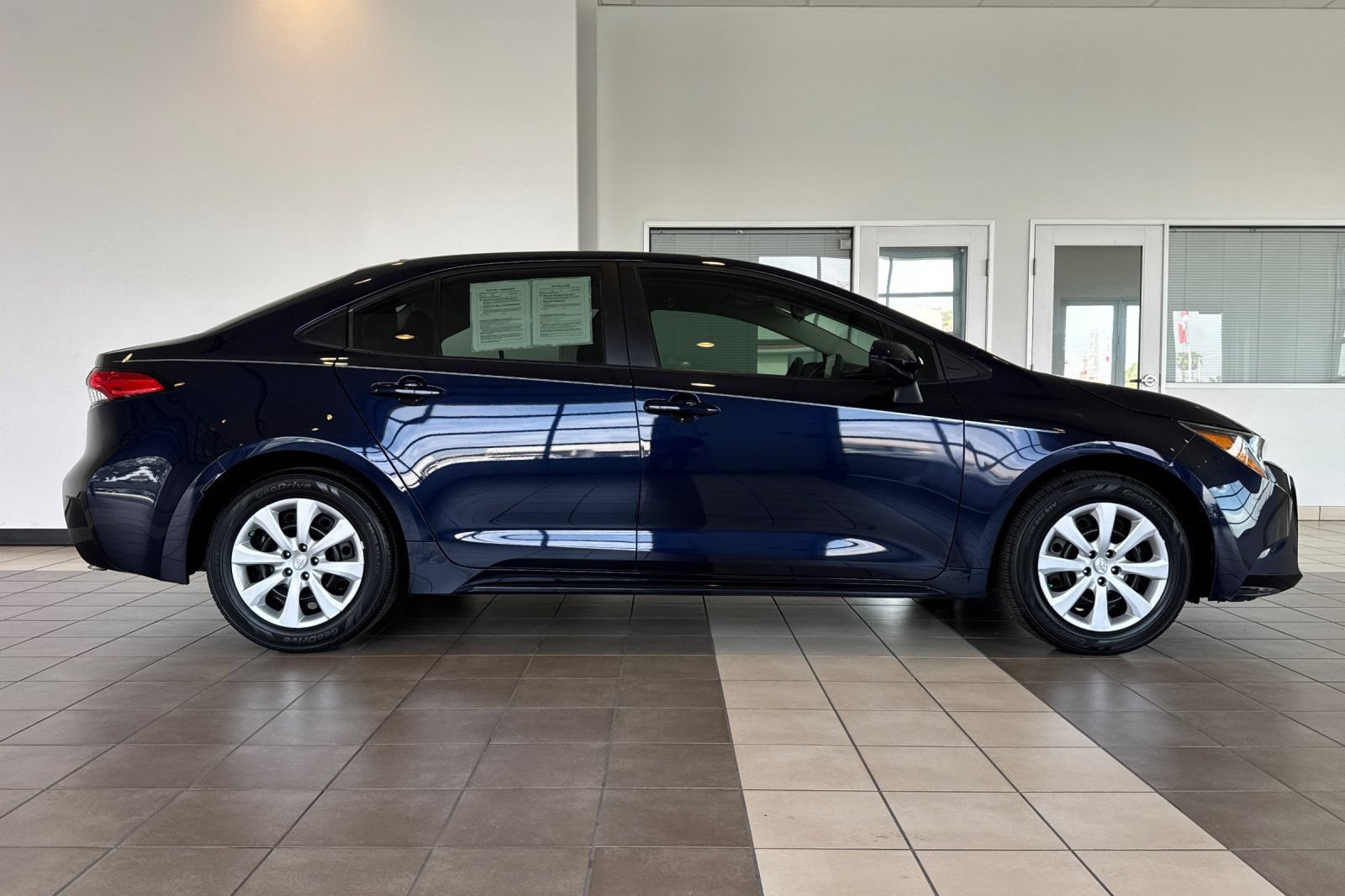 Certified 2022 Toyota Corolla LE FWD image 3