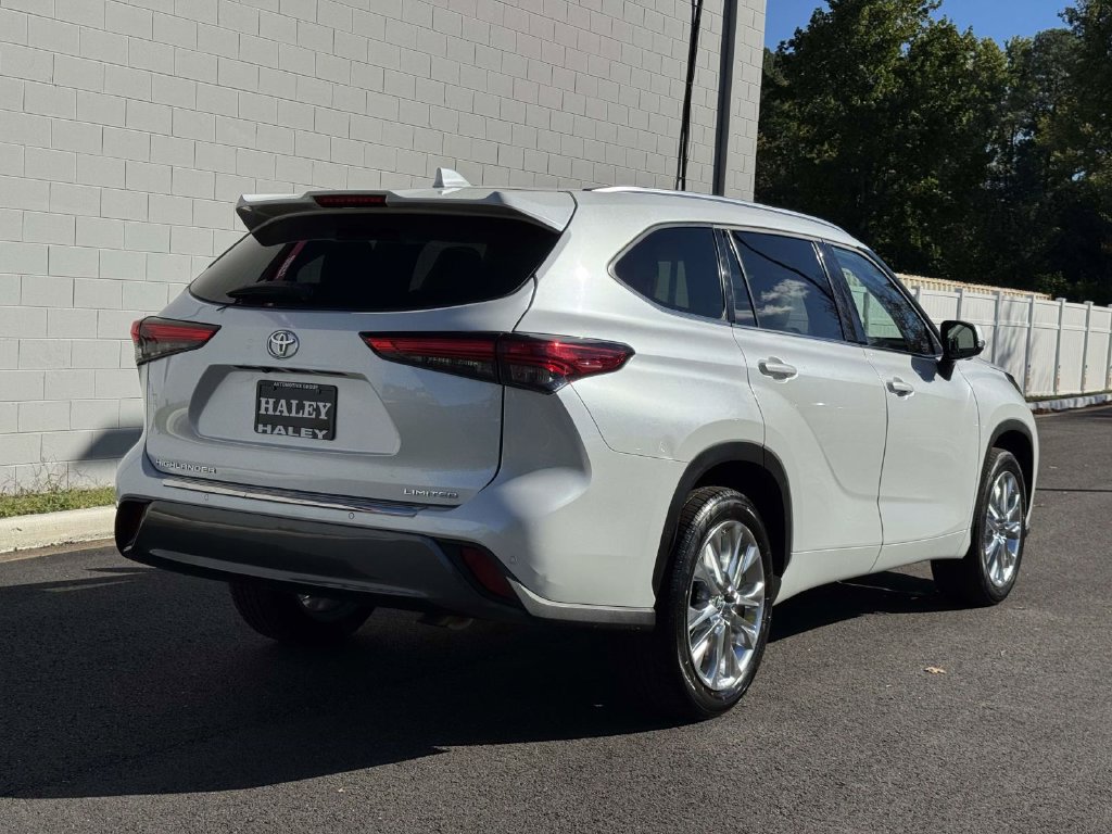 Used 2023 Toyota Highlander Limited FWD image 23