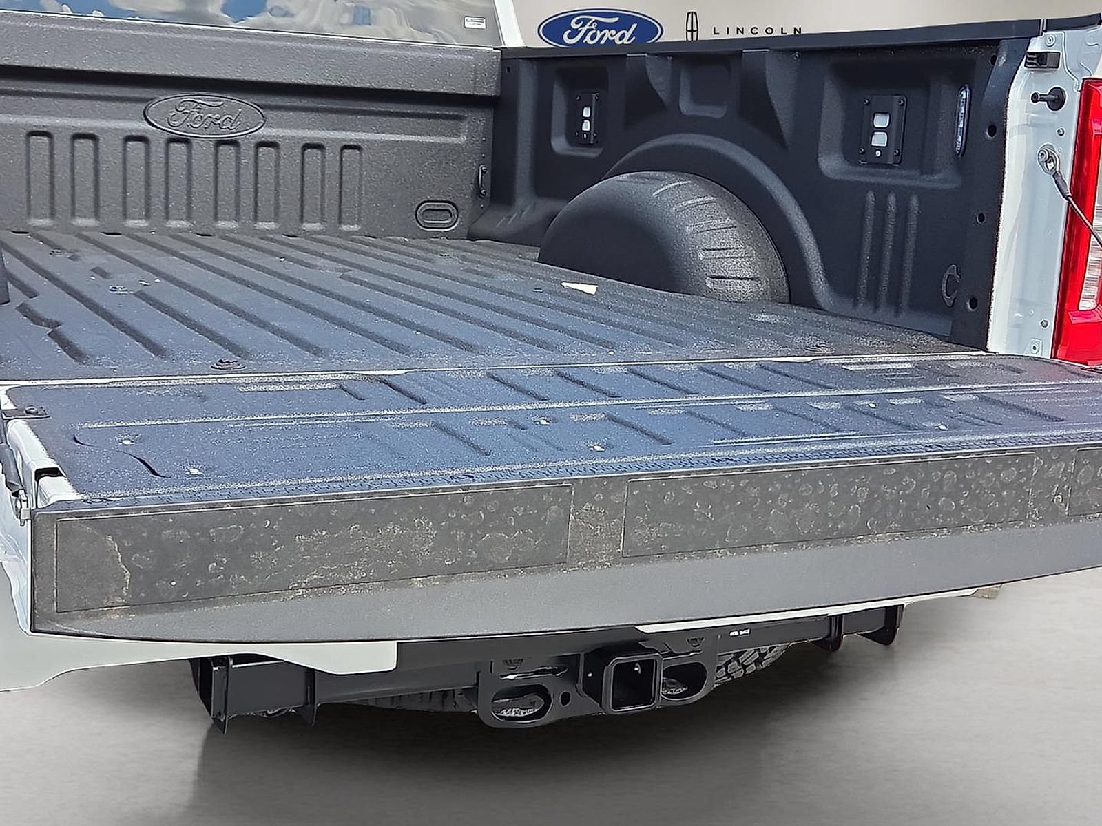 New 2026 Ford F350 Lariat w/ Tremor Off-Road Package AWD/4WD image 9