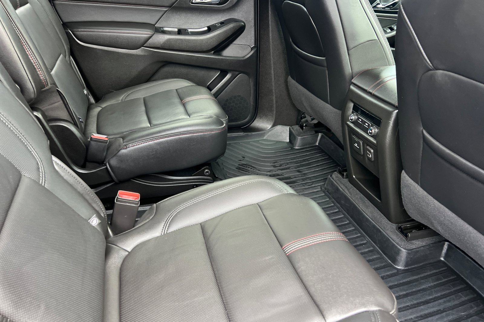 Used 2023 Chevrolet Traverse RS image 20