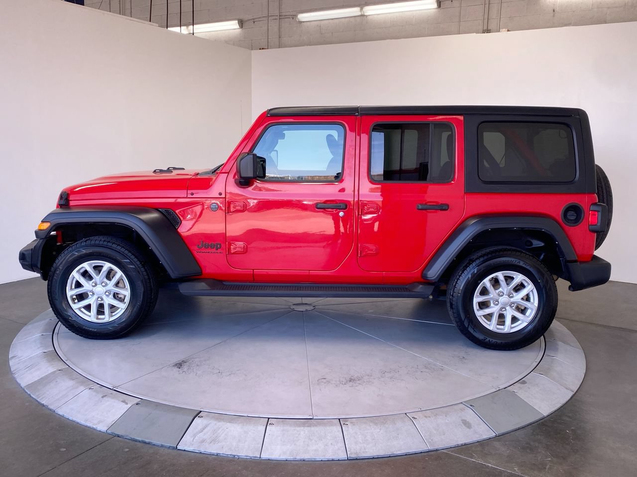 Used 2023 Jeep Wrangler Unlimited Sport AWD/4WD image 2