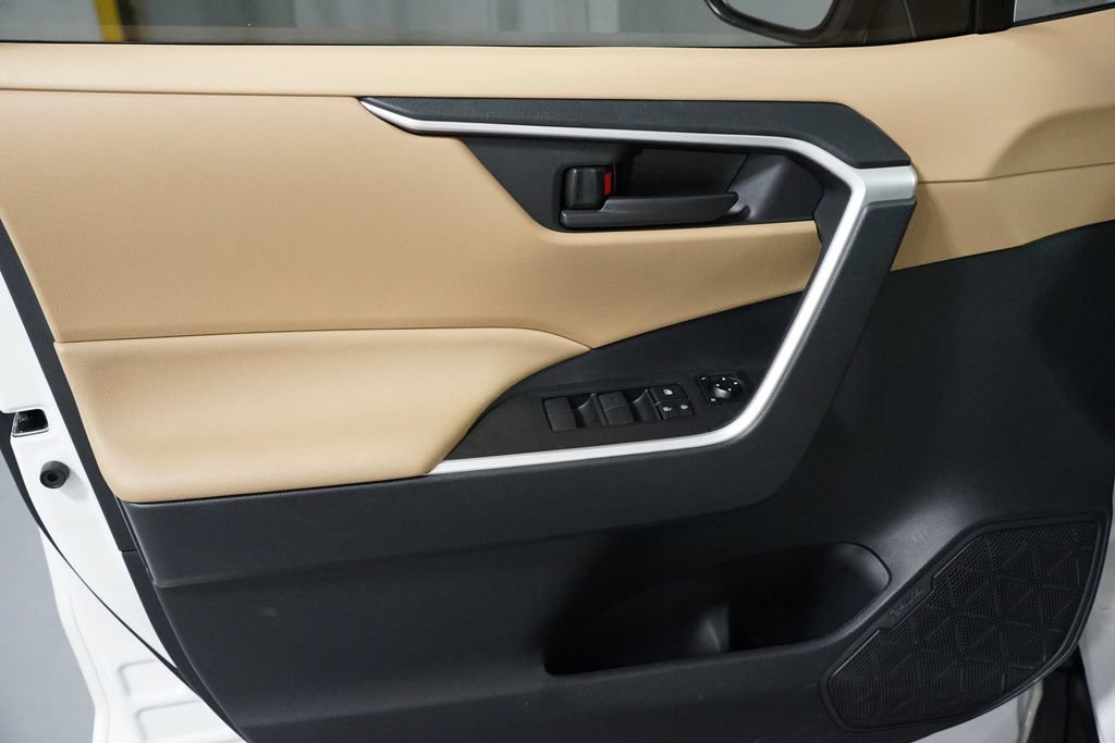 Certified 2025 Toyota RAV4 LE AWD/4WD image 29