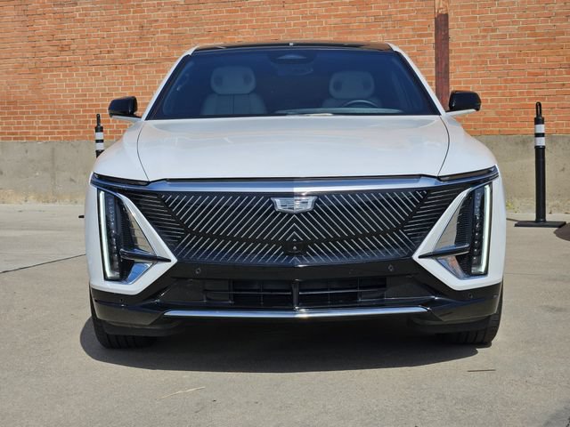 Used 2024 Cadillac Lyriq Luxury w/ LPO, Floor Liner Package AWD/4WD video 2