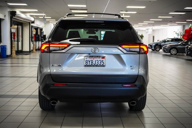 Used 2021 Toyota RAV4 XLE Premium image 7