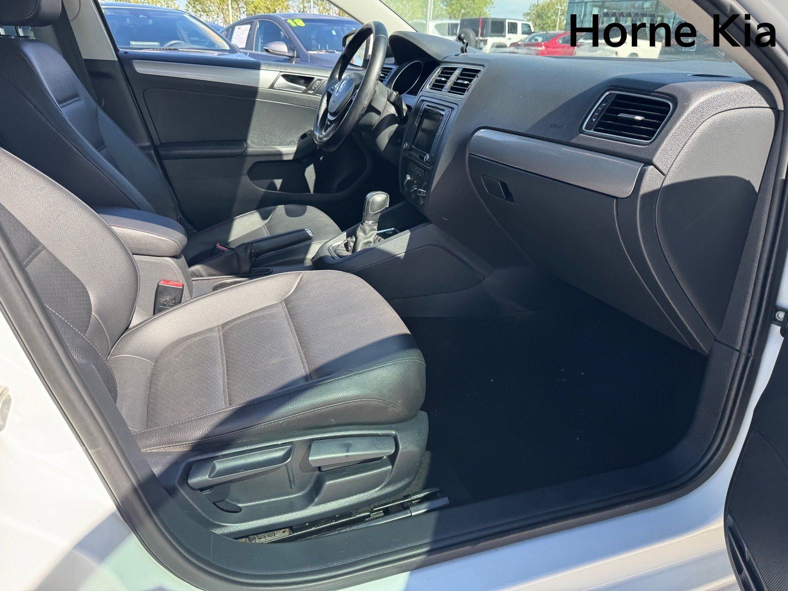 Used 2017 Volkswagen Jetta SE FWD image 27
