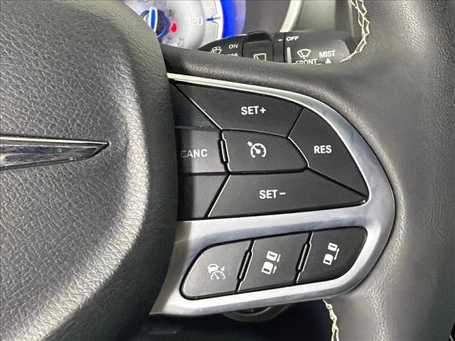 Used 2025 Chrysler Pacifica Select FWD image 24