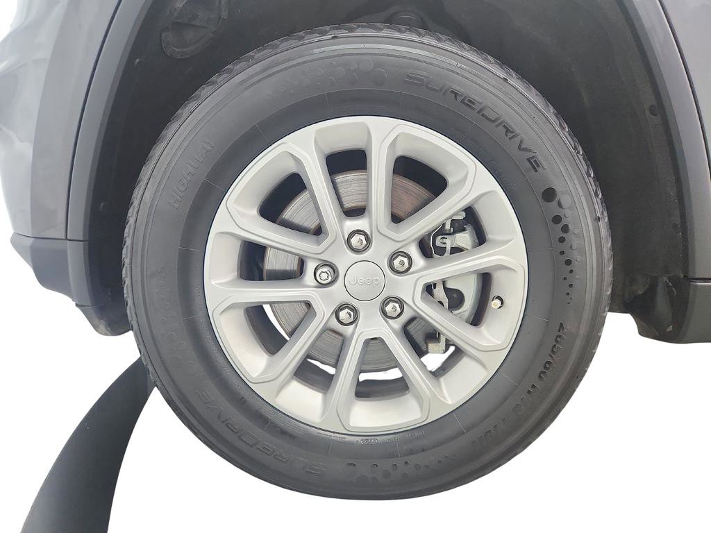 Used 2021 Jeep Grand Cherokee Laredo image 34