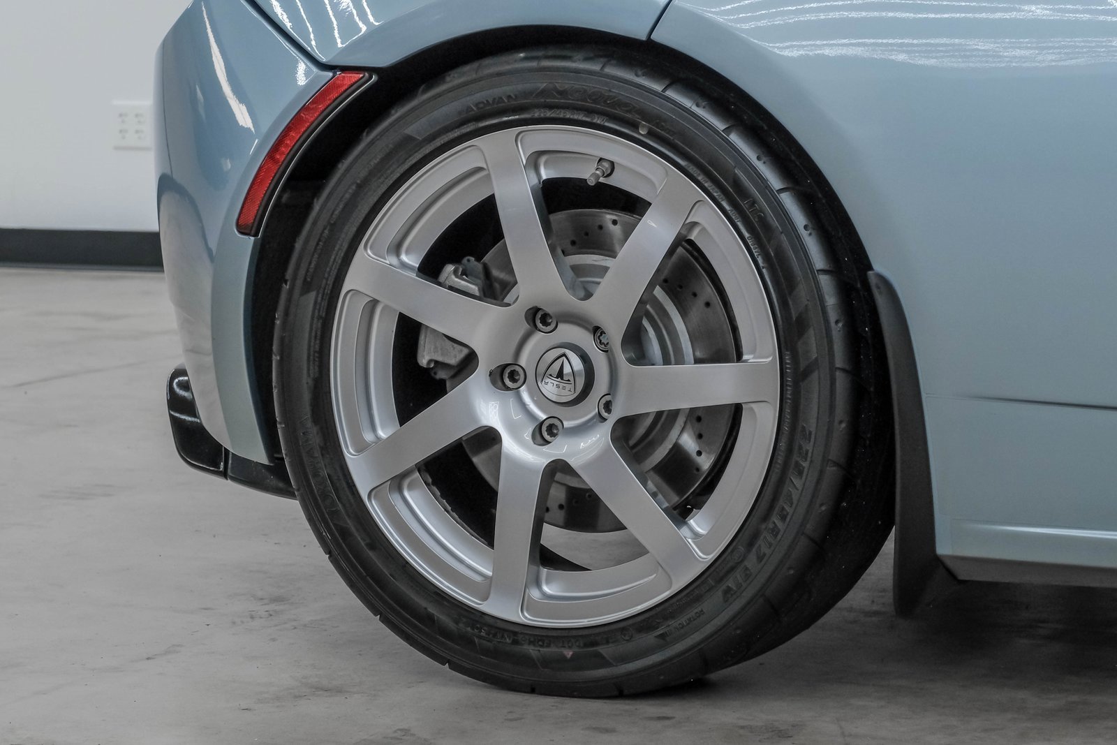 Used 2010 Tesla Roadster image 47