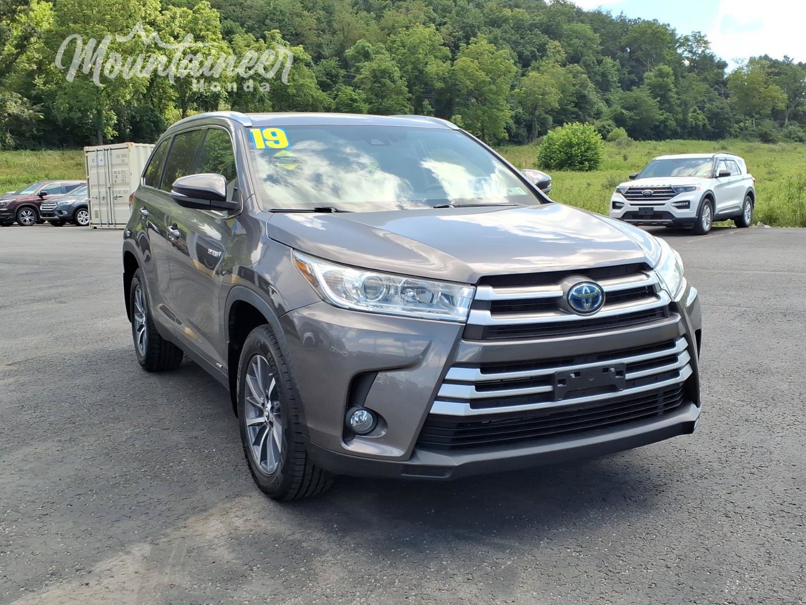 Used 2019 Toyota Highlander XLE AWD/4WD image 2