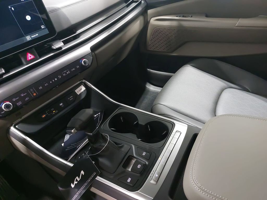 New 2026 Kia Carnival FWD image 27