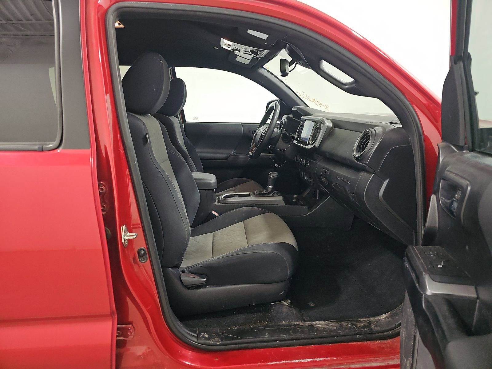 Used 2020 Toyota Tacoma TRD Off-Road image 9