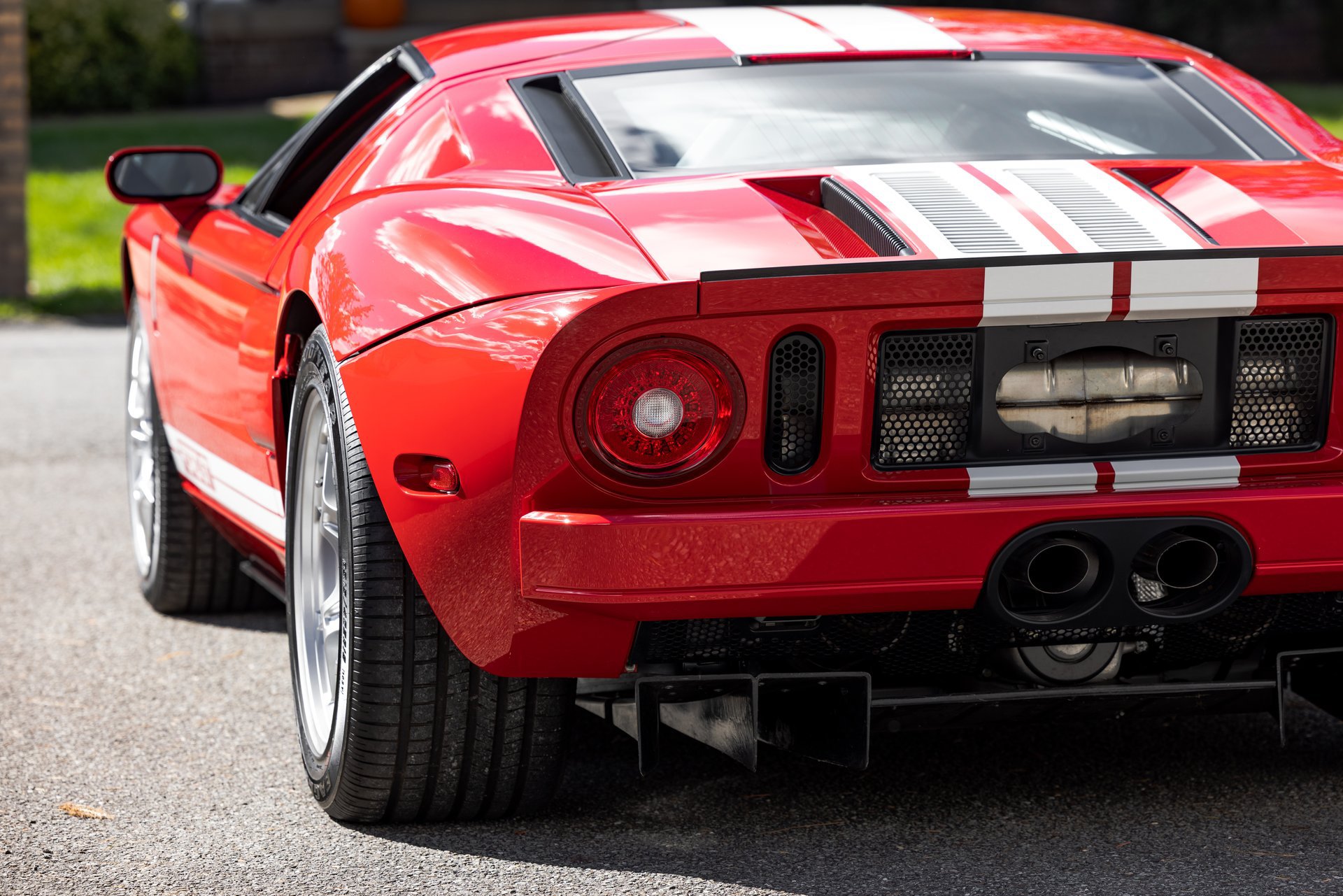 Used 2006 Ford GT RWD image 33