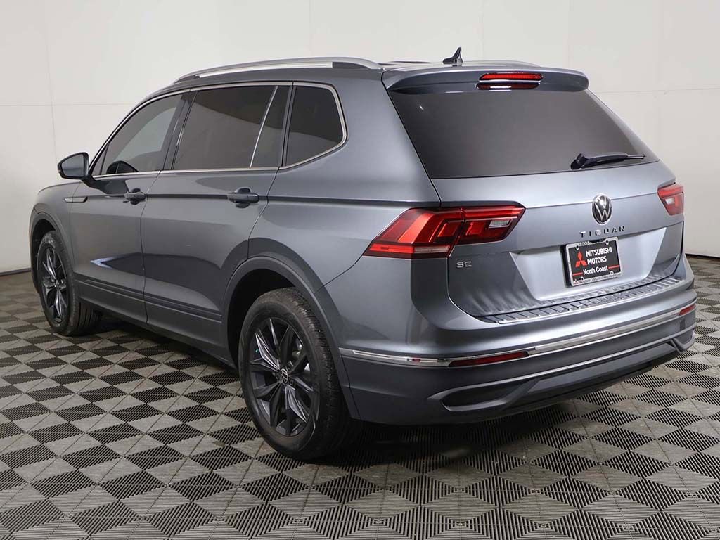Used 2024 Volkswagen Tiguan SE w/ Panoramic Sunroof Package FWD image 10
