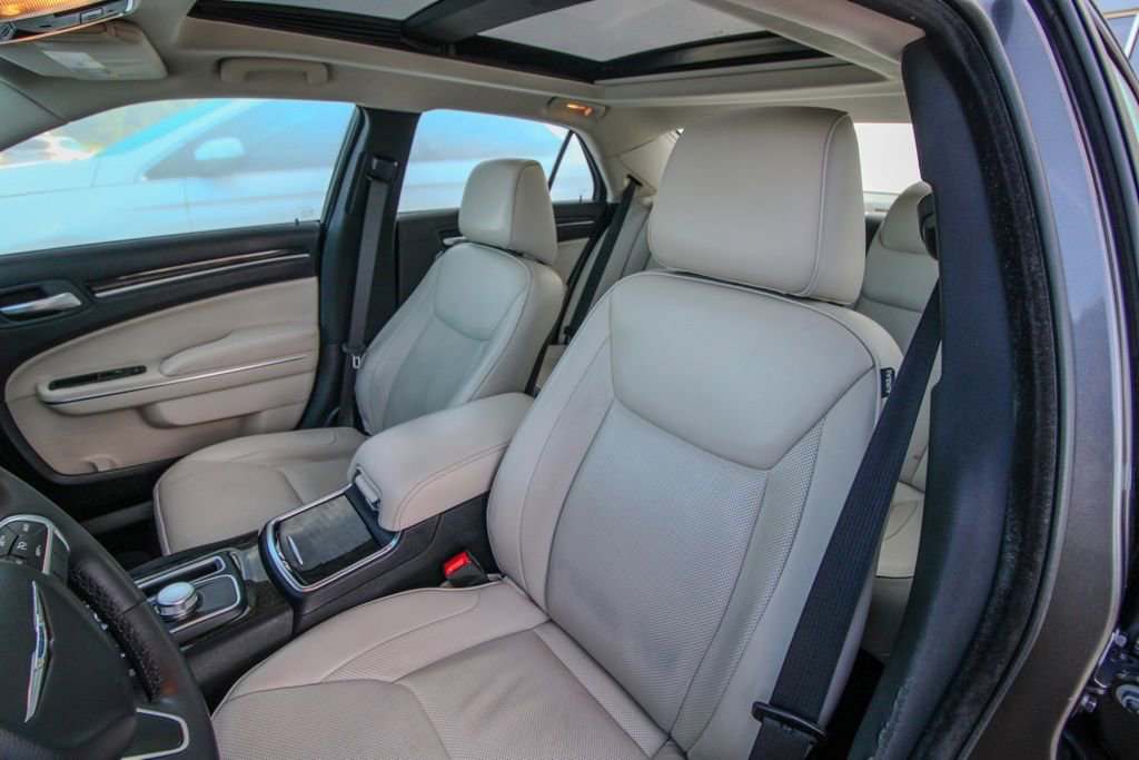 Used 2015 Chrysler 300 C RWD image 16