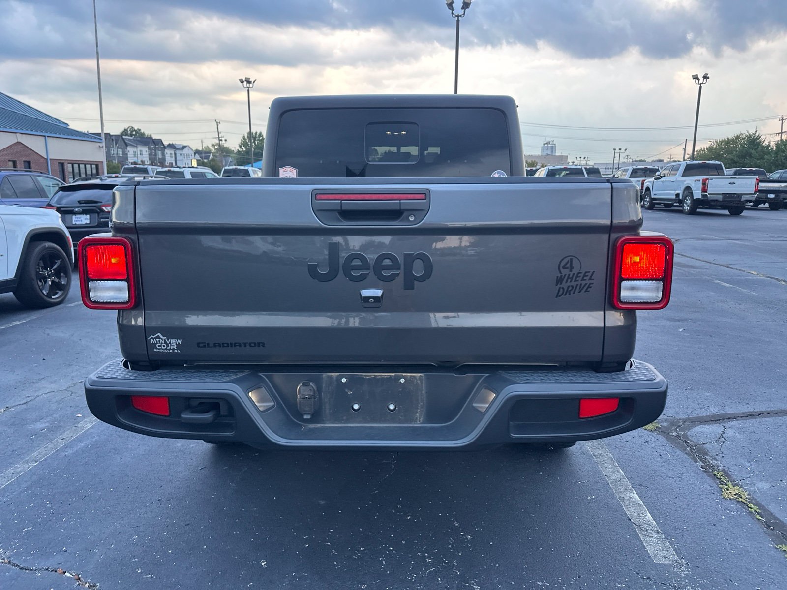 Used 2023 Jeep Gladiator Sport AWD/4WD image 6