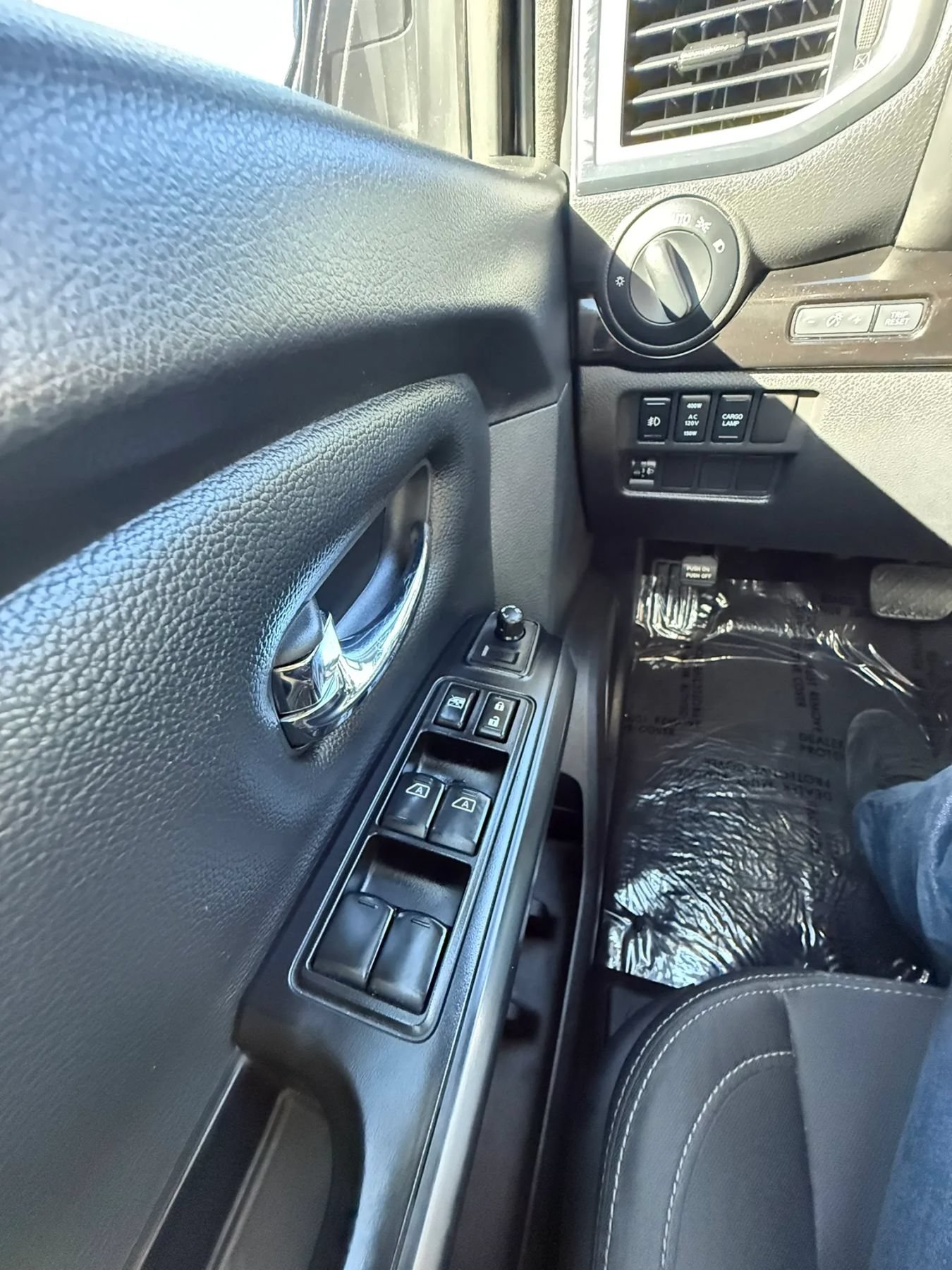 Used 2019 Nissan Titan SV w/ SV Convenience Package AWD/4WD image 21