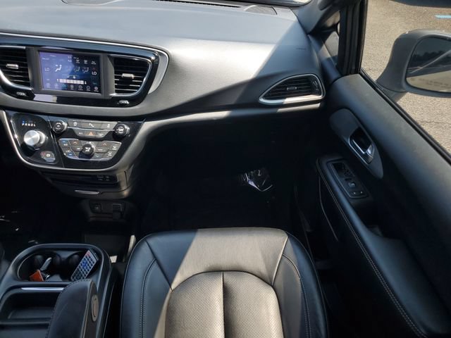 Certified 2020 Chrysler Pacifica Touring-L w/ S Appearance Package FWD image 18