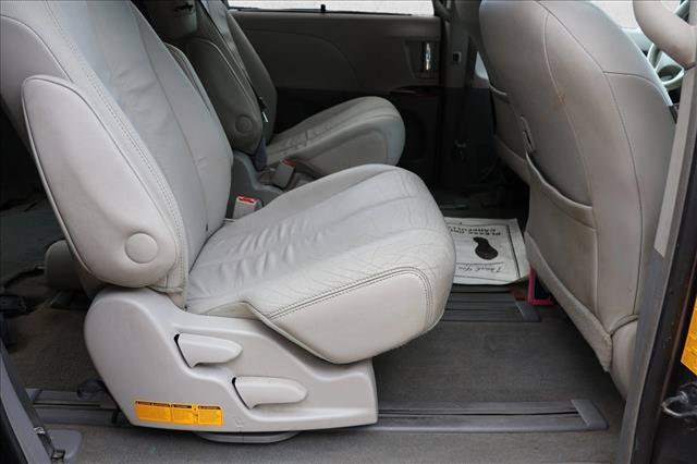 Used 2012 Toyota Sienna XLE FWD image 27