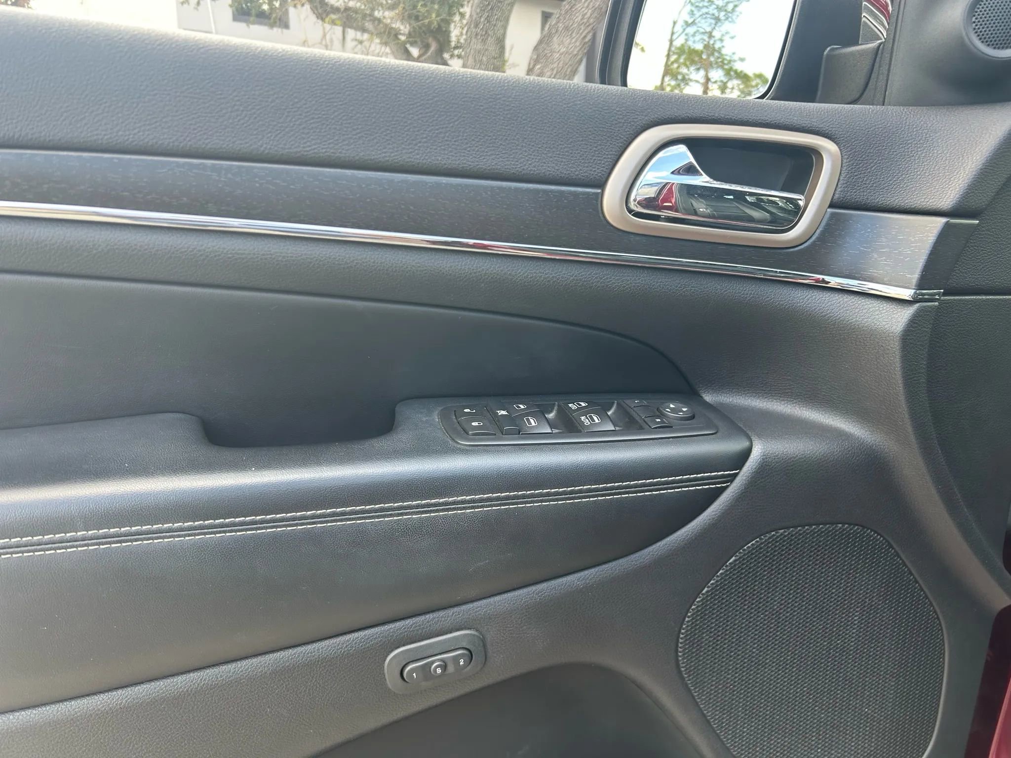 Used 2017 Jeep Grand Cherokee Limited image 15