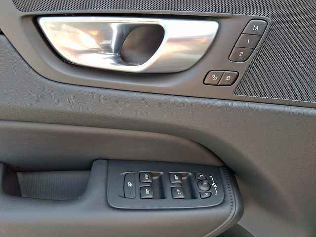 Certified 2024 Volvo XC60 T8 Core w/ Climate Package AWD/4WD image 13