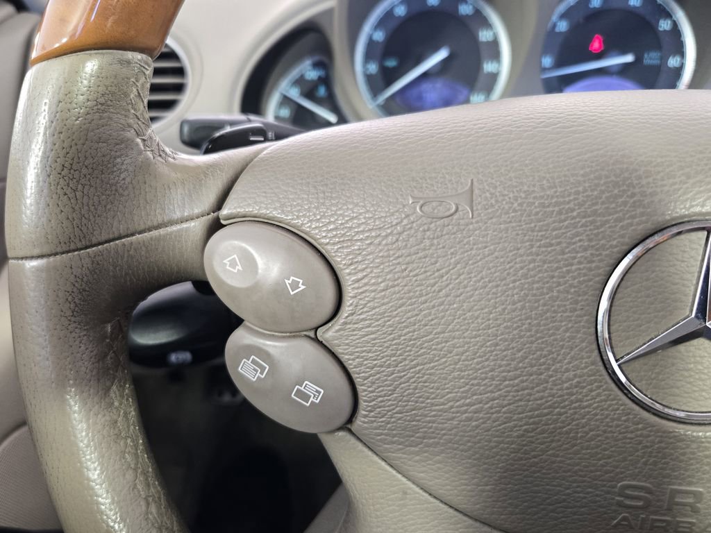 Used 2007 Mercedes-Benz SL 550 image 32
