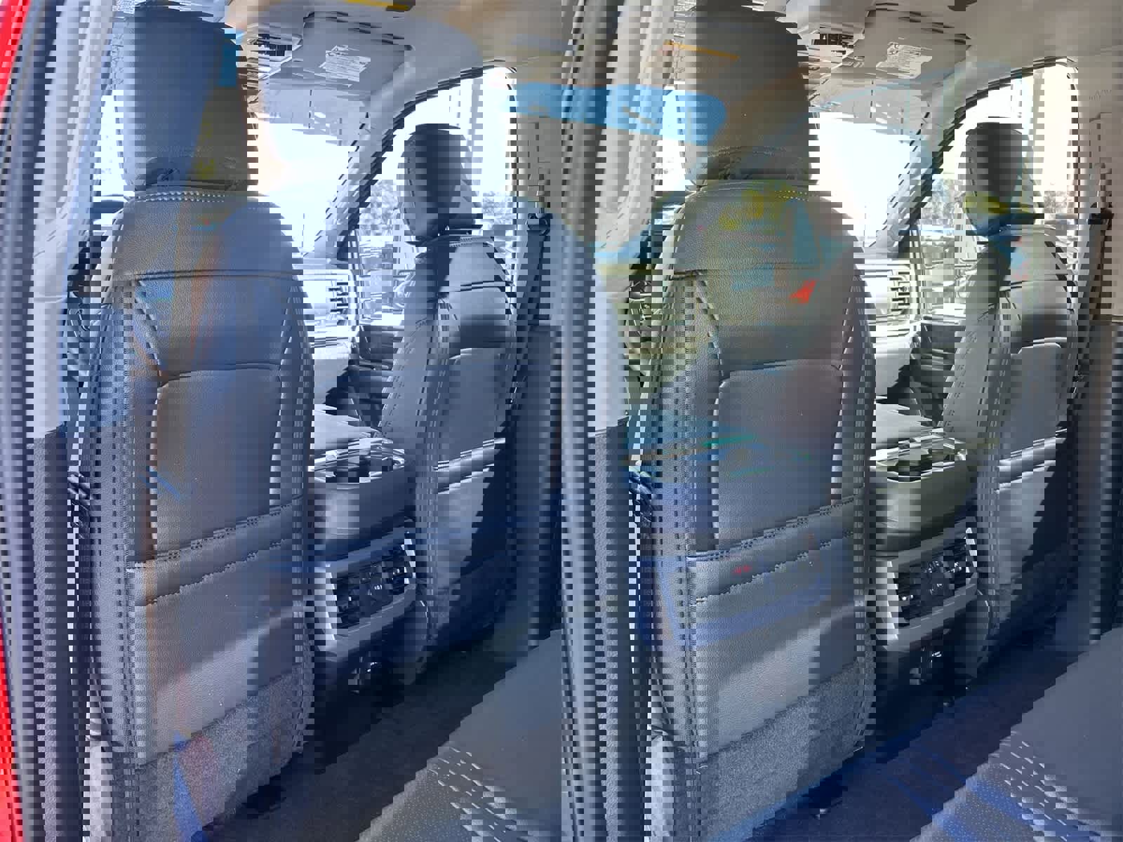 Used 2025 Ford F250 Lariat w/ Lariat Ultimate Package image 12