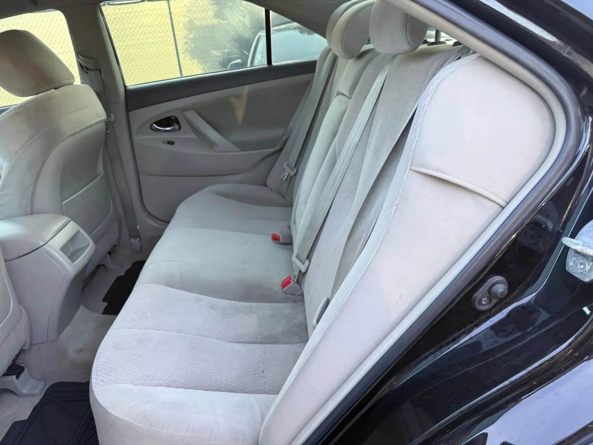 Used 2010 Toyota Camry LE FWD image 21