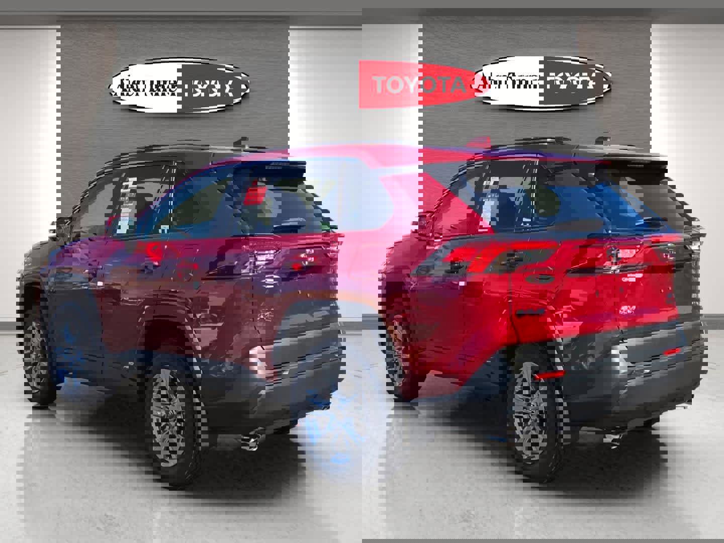 Used 2025 Toyota RAV4 XLE image 7