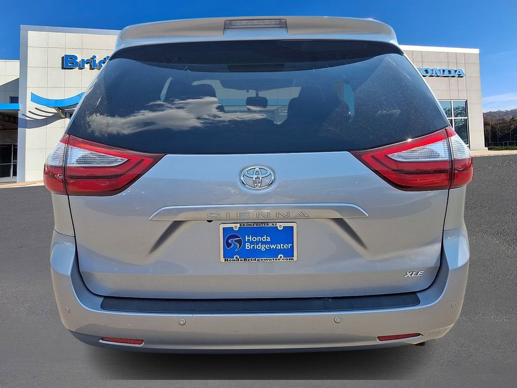 Used 2017 Toyota Sienna FWD image 5