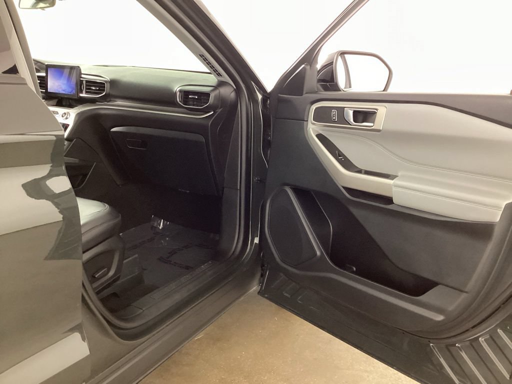Used 2024 Ford Explorer XLT w/ Equipment Group 202A AWD/4WD image 23