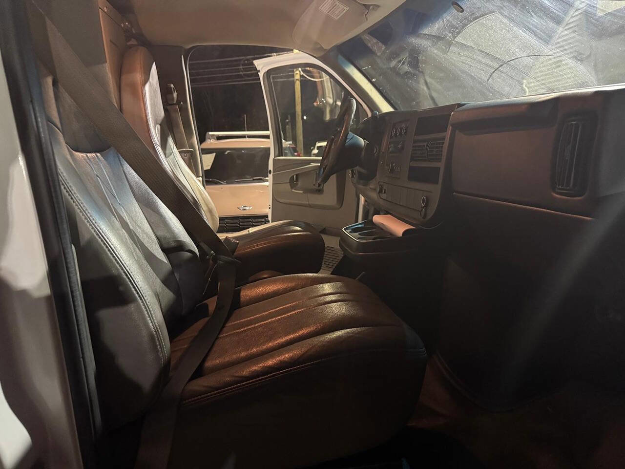 Used 2014 Chevrolet Express 3500 image 30