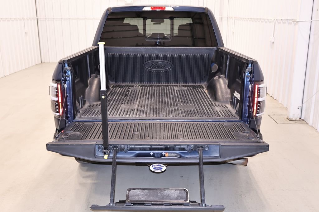 Used 2016 Ford F150 Platinum w/ Equipment Group 701A Luxury AWD/4WD image 43