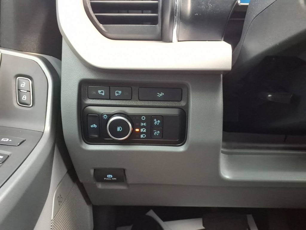 Used 2023 Ford F350 XLT w/ Black Appearance Package AWD/4WD image 16