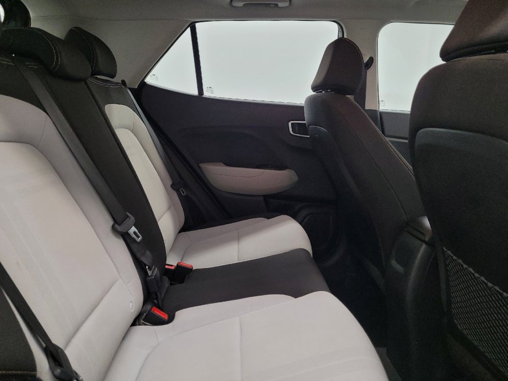 Used 2023 Hyundai Venue SEL FWD image 19